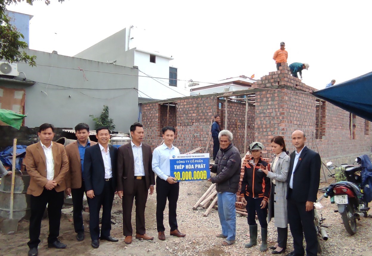 thep-hai-duong-ung-ho-tien-xay-nha-cho-nguoi-ngheo-1