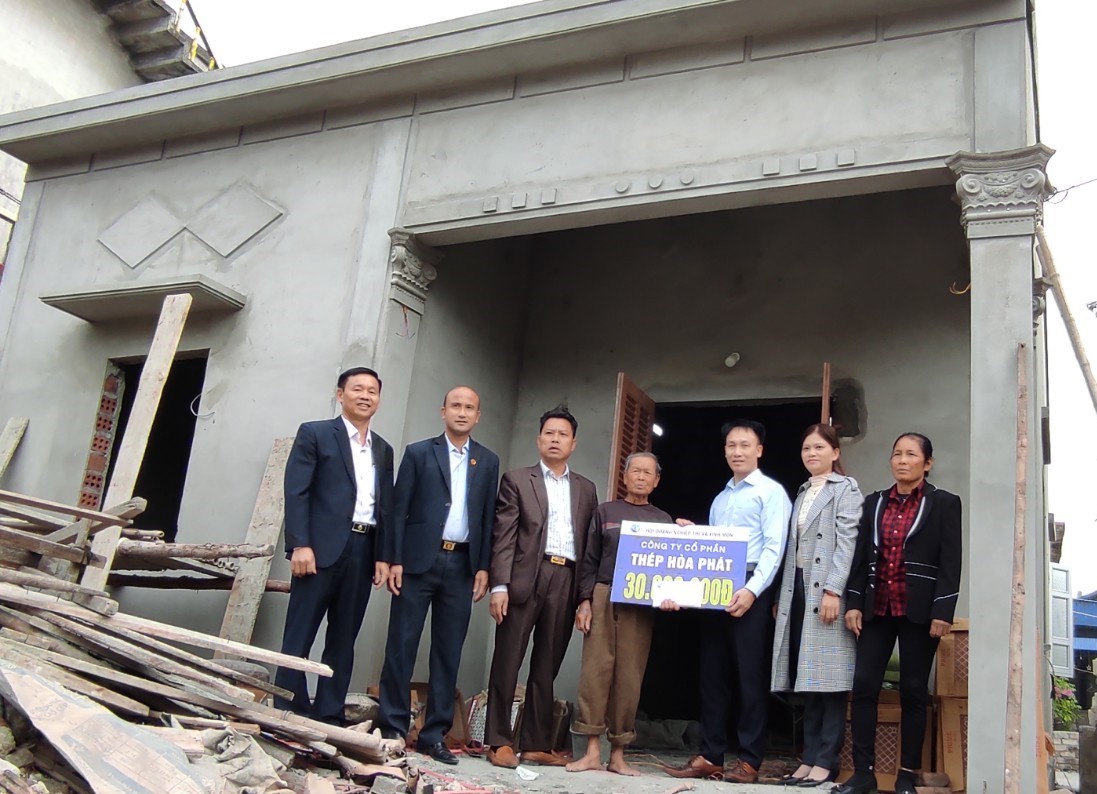 thep-hai-duong-ung-ho-tien-xay-nha-cho-nguoi-ngheo-2