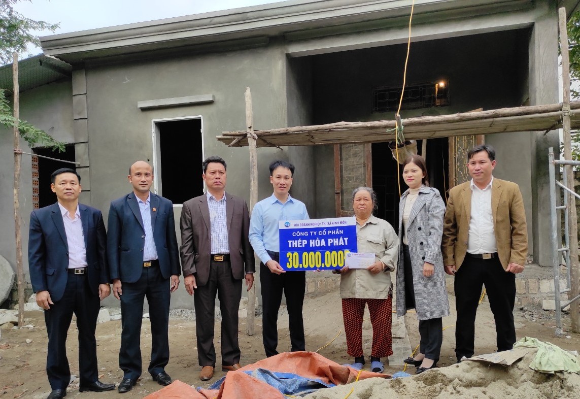 thep-hai-duong-ung-ho-tien-xay-nha-cho-nguoi-ngheo-3