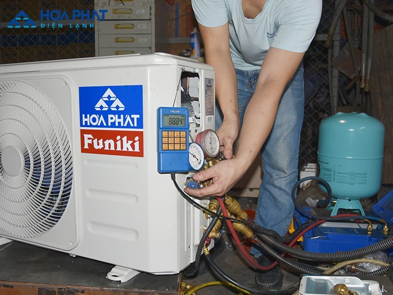 Nạp gas điều hòa để sửa lỗi EC khi điều hòa hết gas, thiếu gas