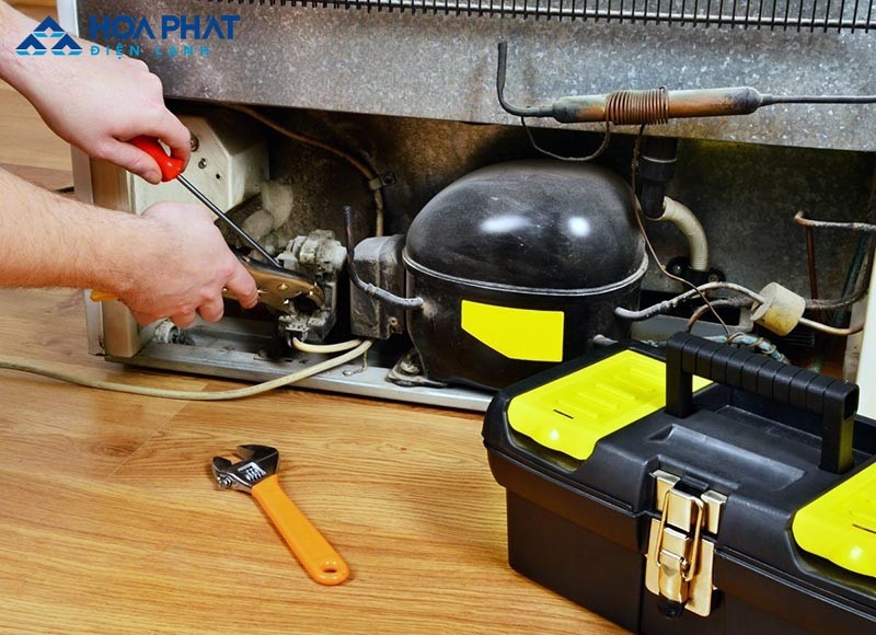 Tủ lạnh hết gas, gas yếu khiến tủ lạnh không đạt độ mát thông thường không đủ làm lạnh thực phẩm
