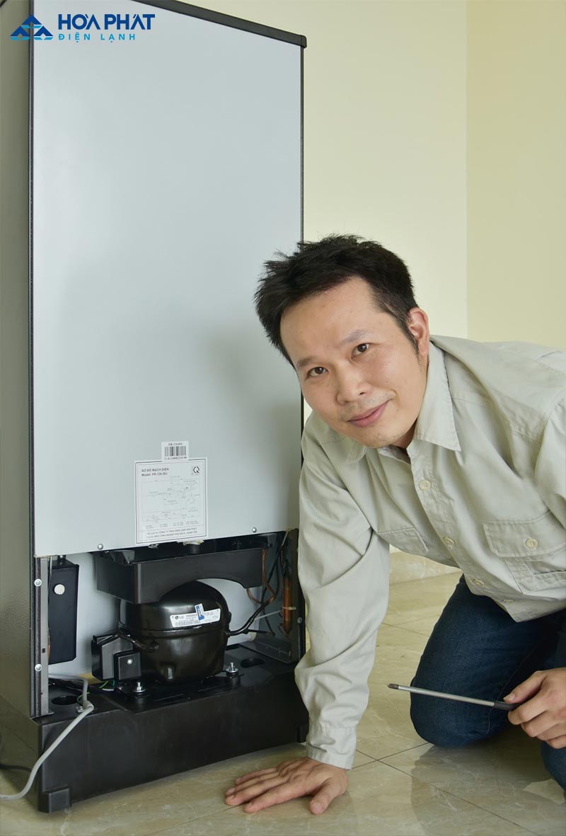 Kỹ thuật viên có kinh nghiệm giúp giải quyết vấn đề đóng tuyết của tủ đông nhanh chóng