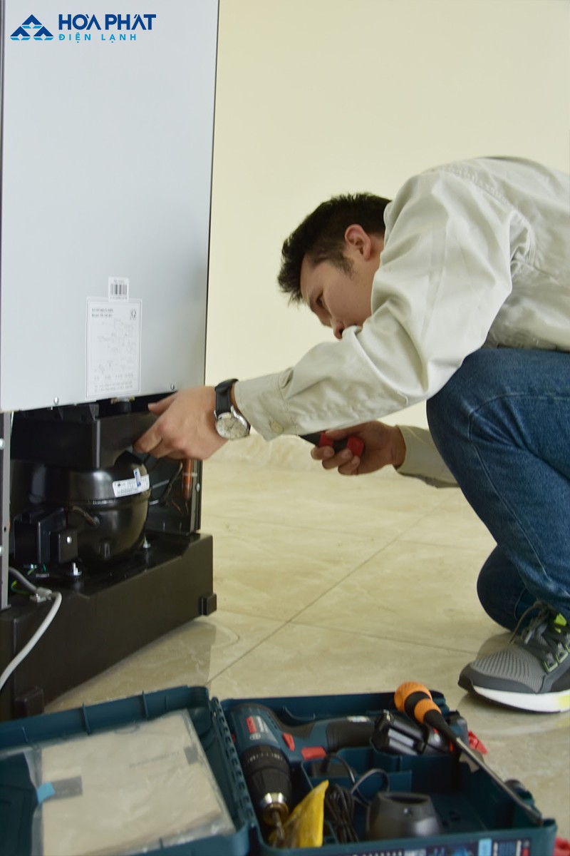 Cách khắc phục sự cố tủ đông bị rò điện hiệu quả nhất là liên hệ bộ phận kỹ thuật