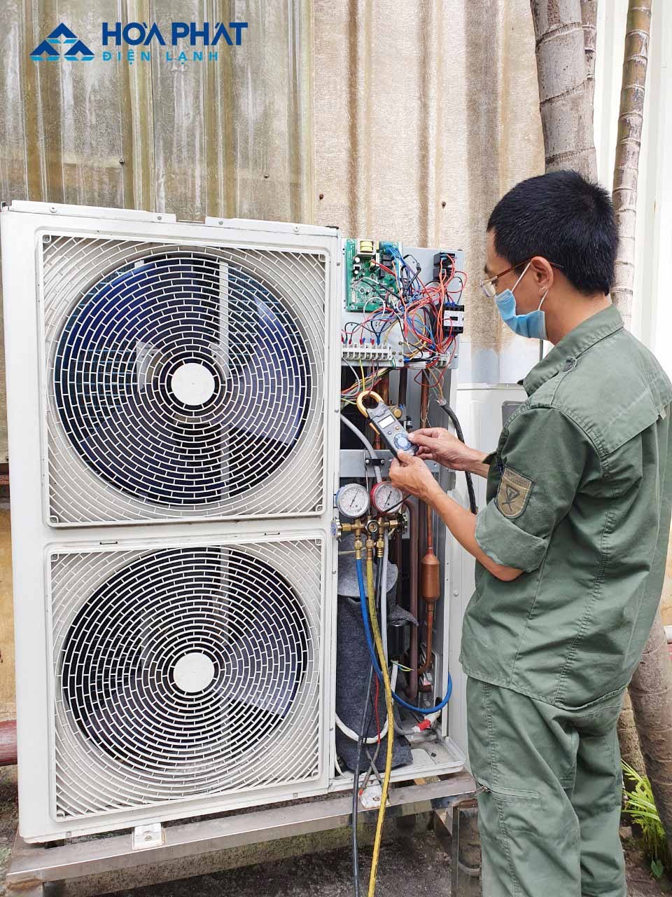 Chuẩn bị trang thiết bị và đồ bảo hộ lao động đầy đủ