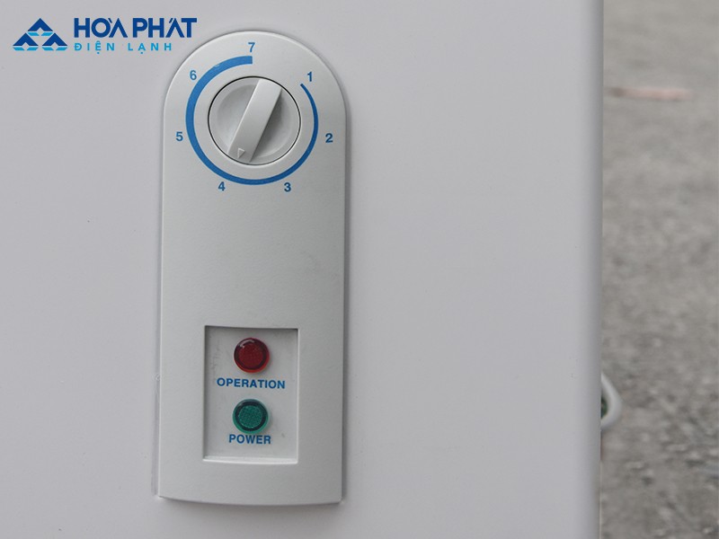 Núm xoay để cài đặt và điều chỉnh nhiệt độ tủ đông