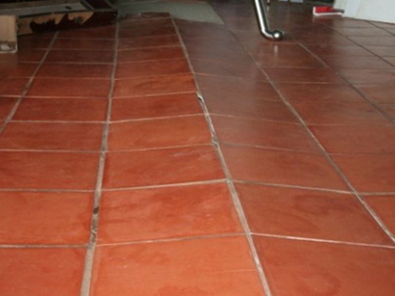 Tủ đông đặt ở vị trí không bằng phẳng phát ra tiếng kêu to