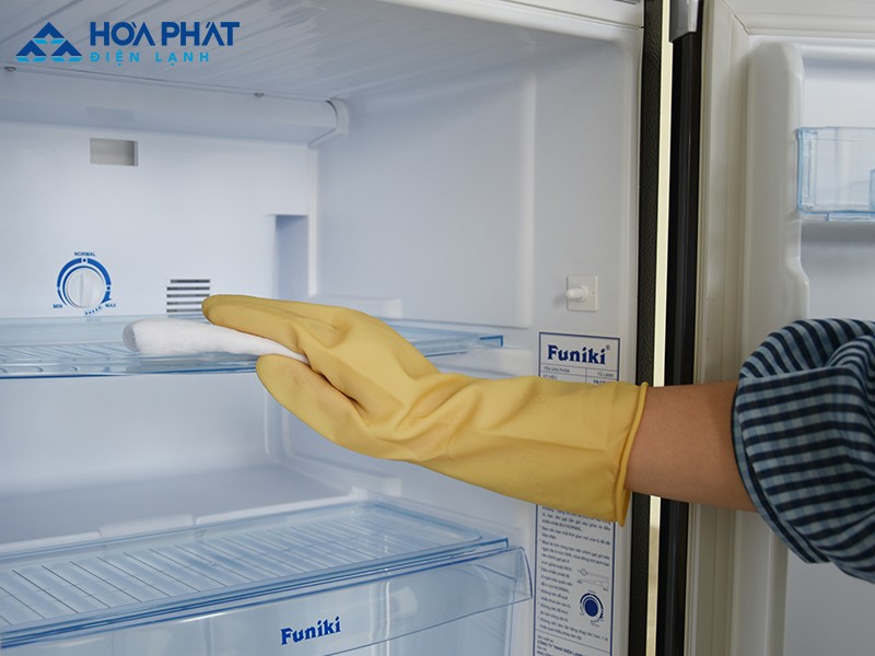 Vệ sinh định kỳ giúp tủ hoạt động hiệu quả hơn