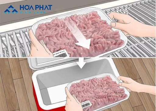 Lấy hết thực phẩm và các ngăn kệ trong tủ ra ngoài