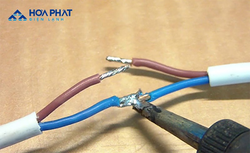 day-nguon-tu-lanh-bi-dut