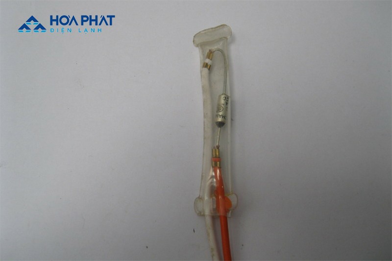 Tủ lạnh đóng tuyết do đứt điện trở gia nhiệt