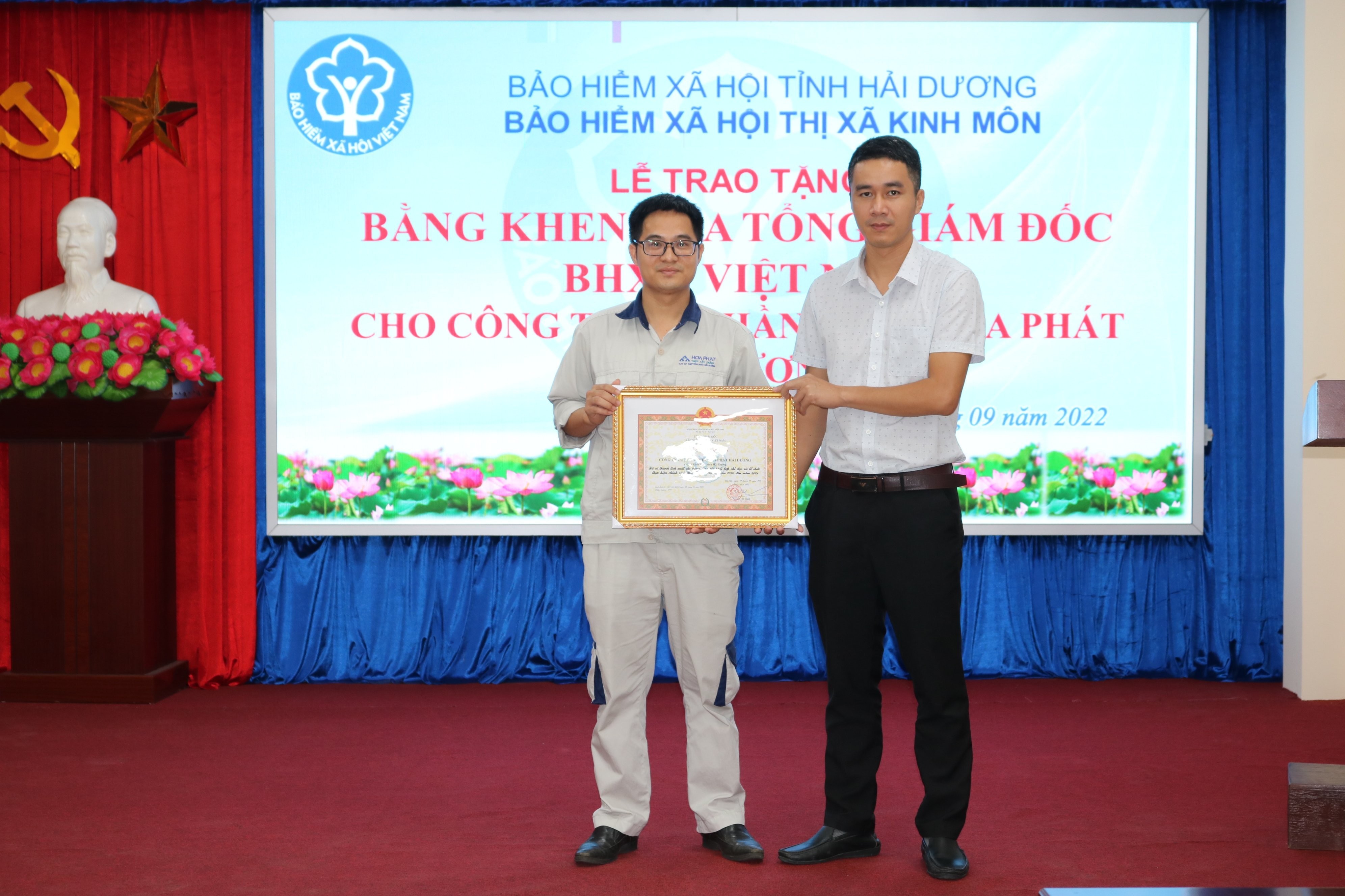 thep-hoa-phat-hai-duong-nhan-bang-khen