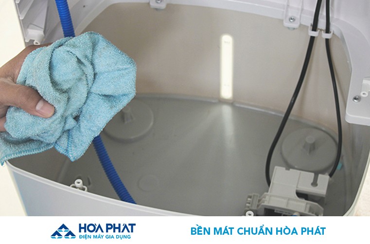 ve-sinh-binh-chua-nuoc-quat-dieu-hoa