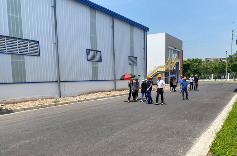 dien-may-xanh-di-chuyen-tham-quan-nha-may