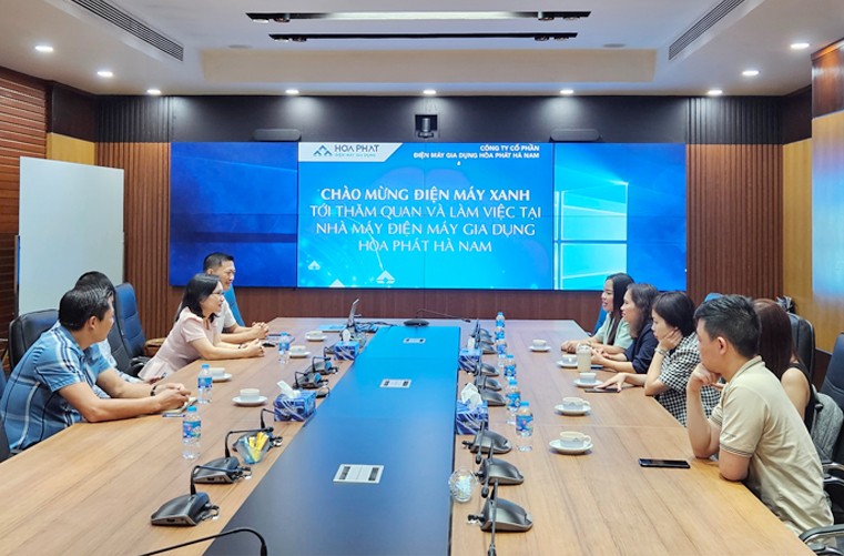 Điện máy Xanh tham quan Điện máy Gia dụng Hòa Phát Hà Nam