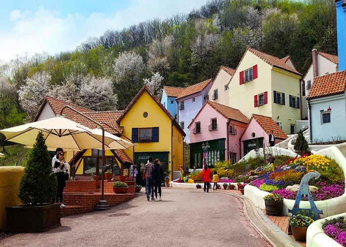 kham-pha-ngoi-lang-phap-petite-france-tai-han-quoc-a34s2g7kez