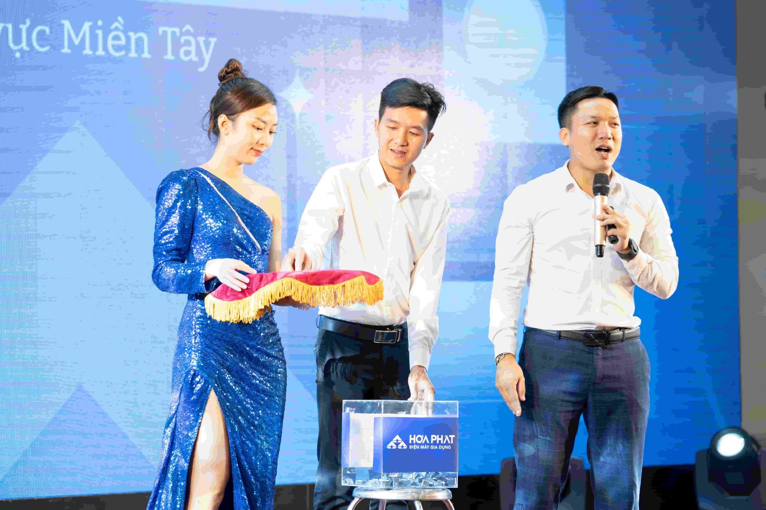 z4963067469144-e1c06f7570796a578829696462a4775d-1