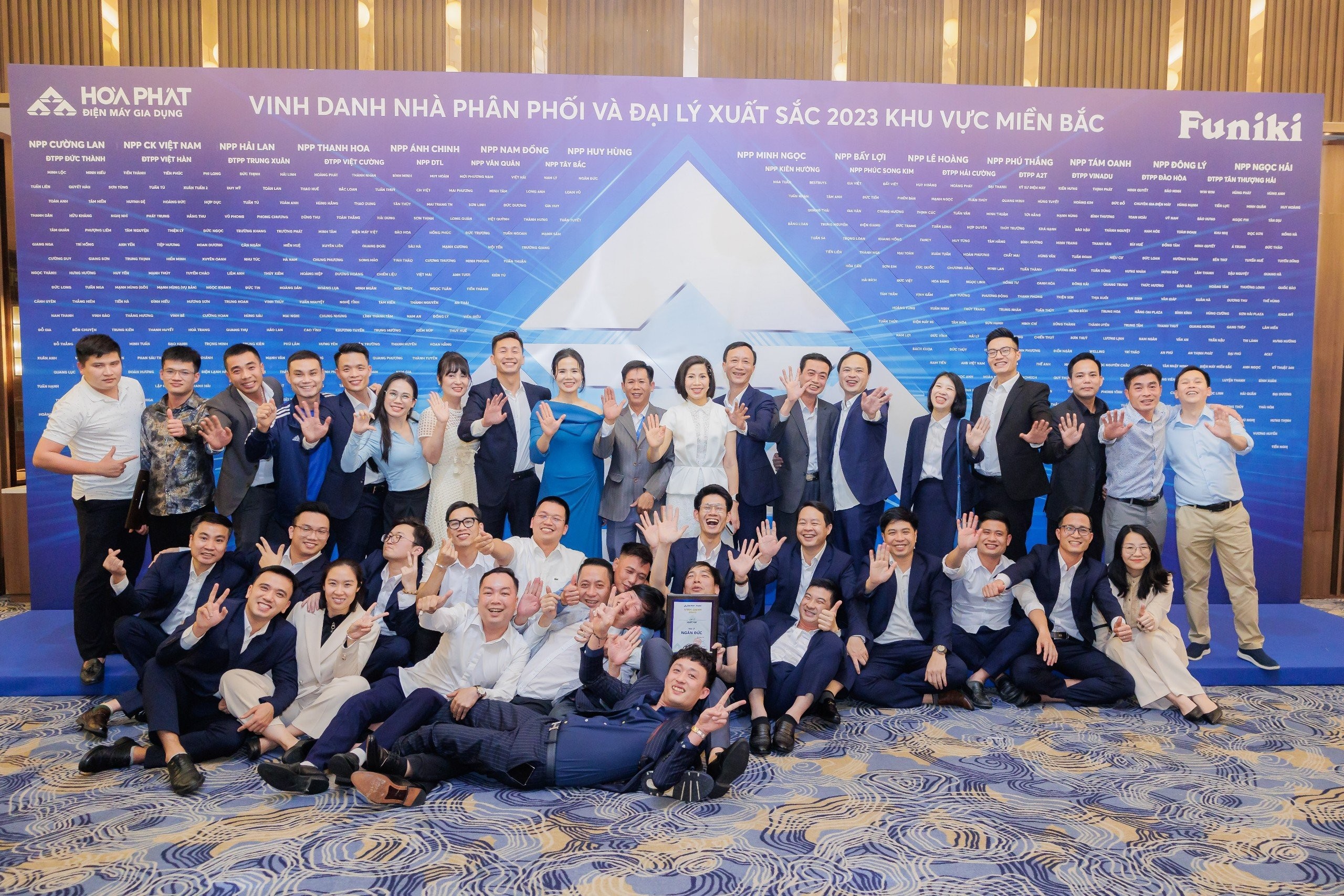 “VỮNG BƯỚC VƯƠN XA” HÒA PHÁT KHỞI ĐỘNG NĂM RỒNG ĐẦY ẤN TƯỢNG