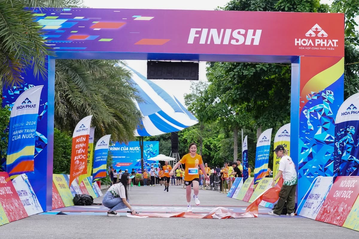 ngan-thi-hong-hanh-ve-nhi-15-km