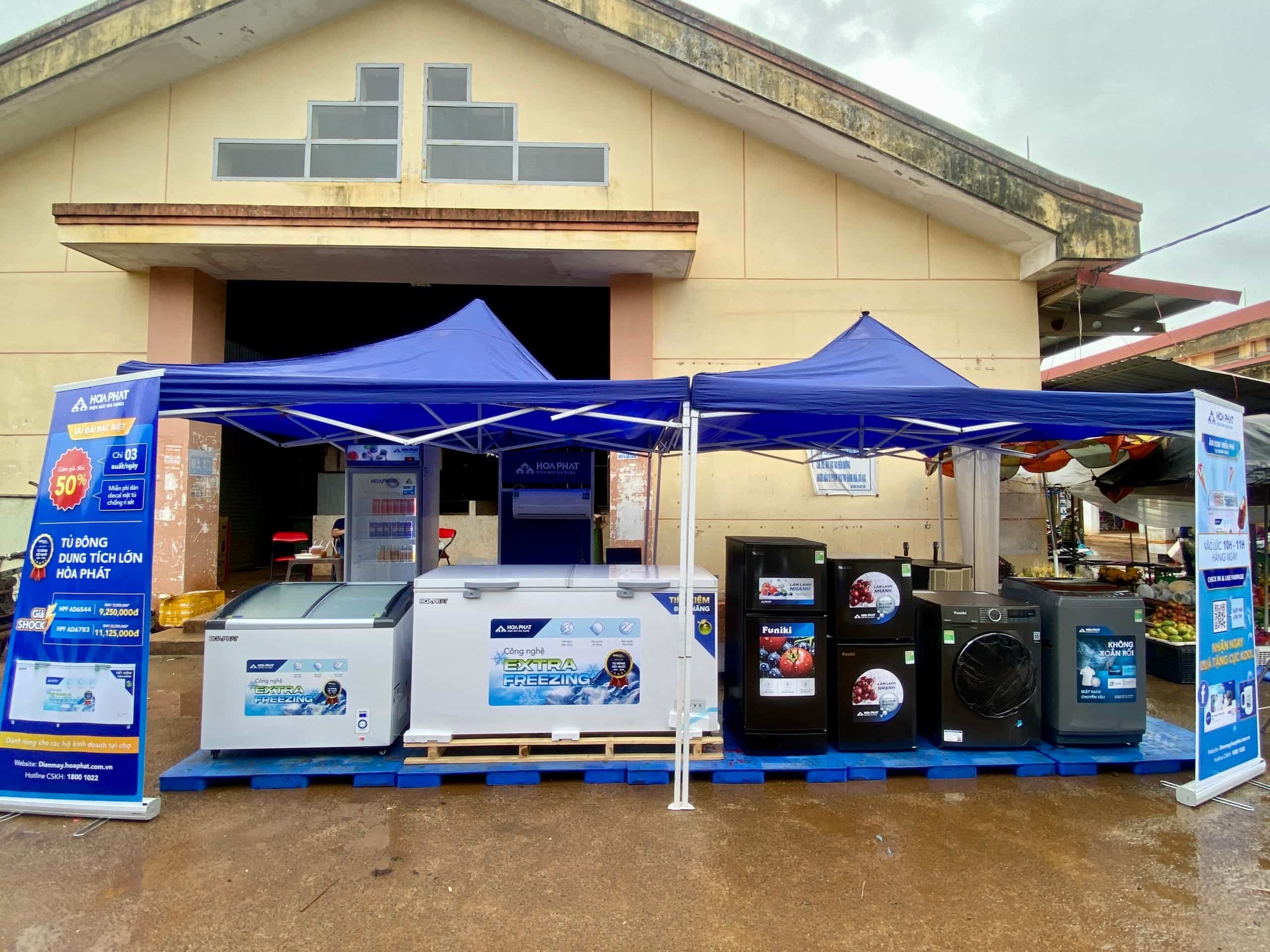 KHUẤY ĐẢO CHỢ KRÔNG NĂNG, GIAN HÀNG HÒA PHÁT - FUNIKI MANG ĐẾN NGÀN ƯU ĐÃI KHỦNG