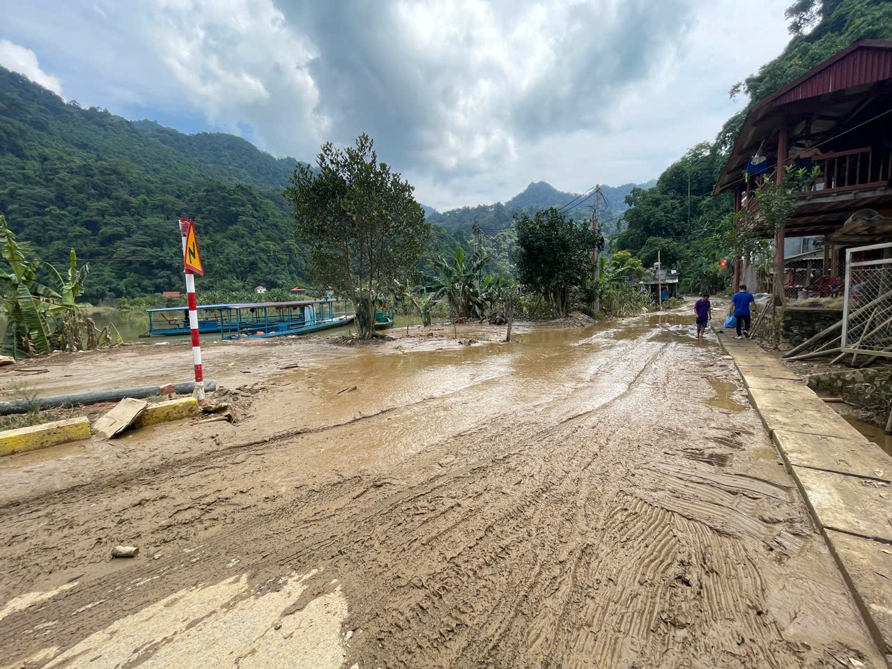 z5826184651127-1bcaa958aef78c863e3b267dc41d04e5