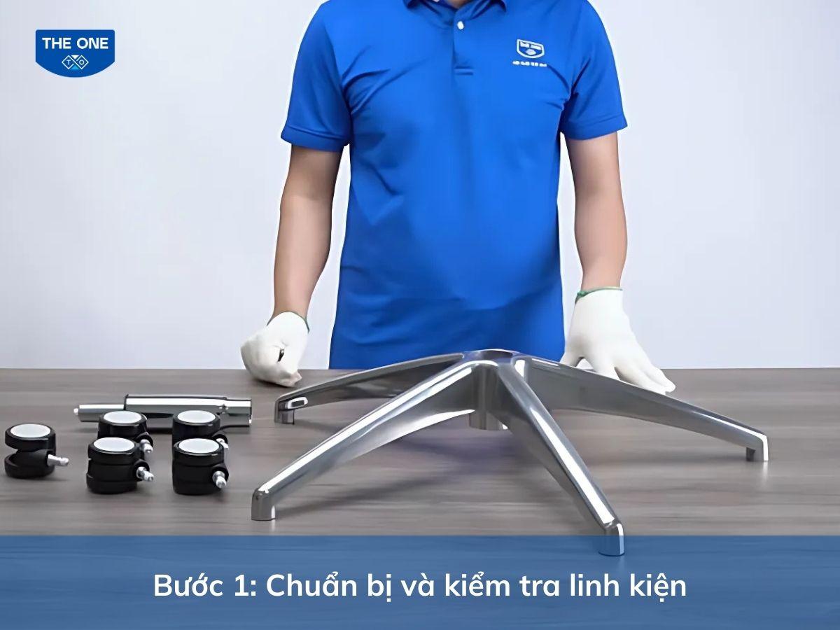 Đặt tất cả linh kiện lắp ráp ghế công thái học lên mặt phẳng để kiểm tra số lượng