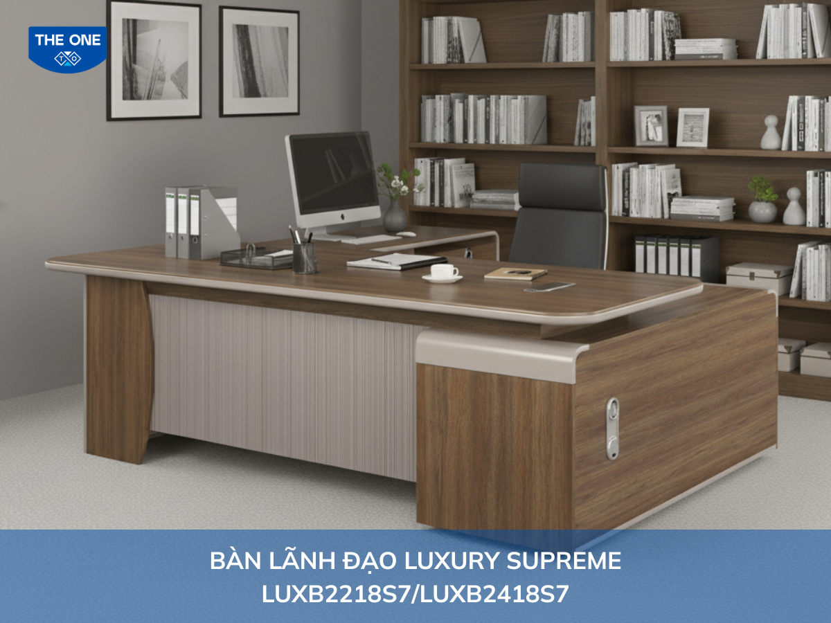 Phía sau bàn làm việc là bức tường mang lại cảm giác vững chãi và được bảo vệ