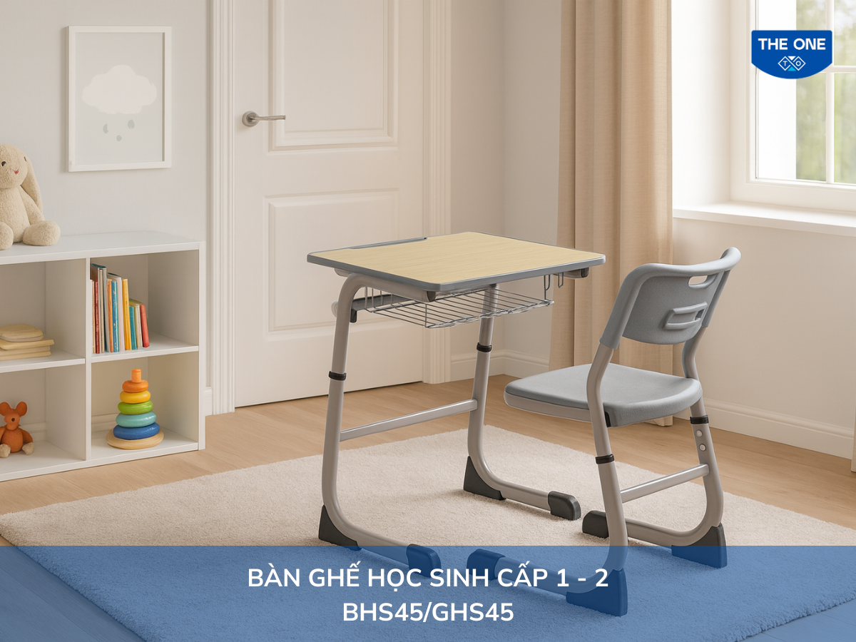 Bàn học kê đối diện cửa ra vào - vị trí phạm phong thủy, dễ bị luồng khí xung thẳng gây mất tập trung.