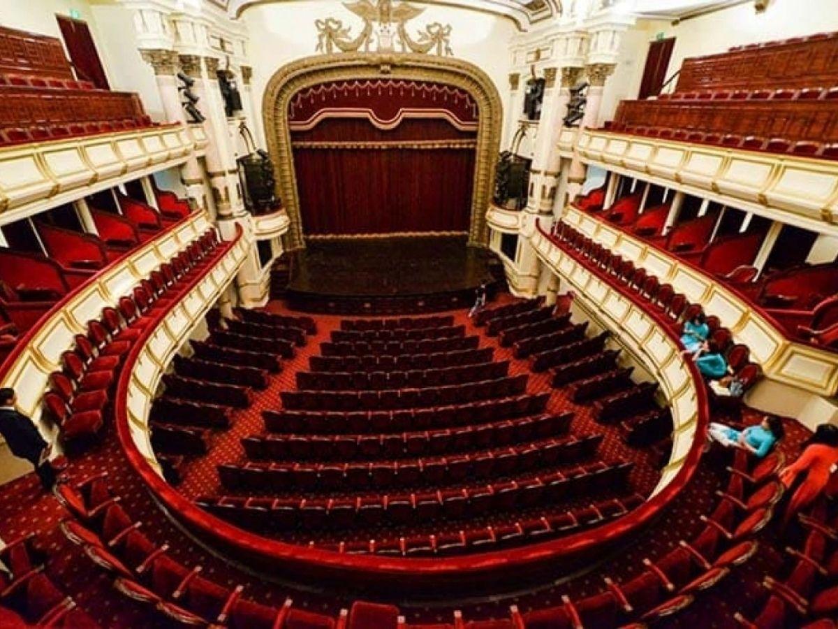 Các ghế trong hội trường đều hướng về sân khấu (Nguồn ảnh: Internet)