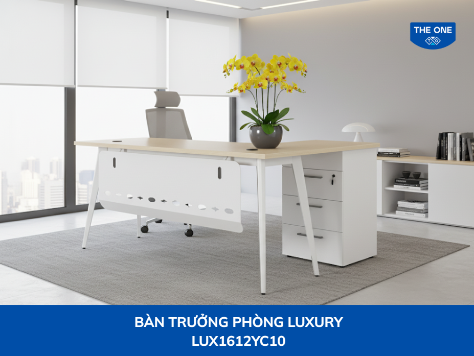 Đặt cây lan hồ điệp vàng trên bàn làm việc giúp thu hút may mắn và tài lộc.