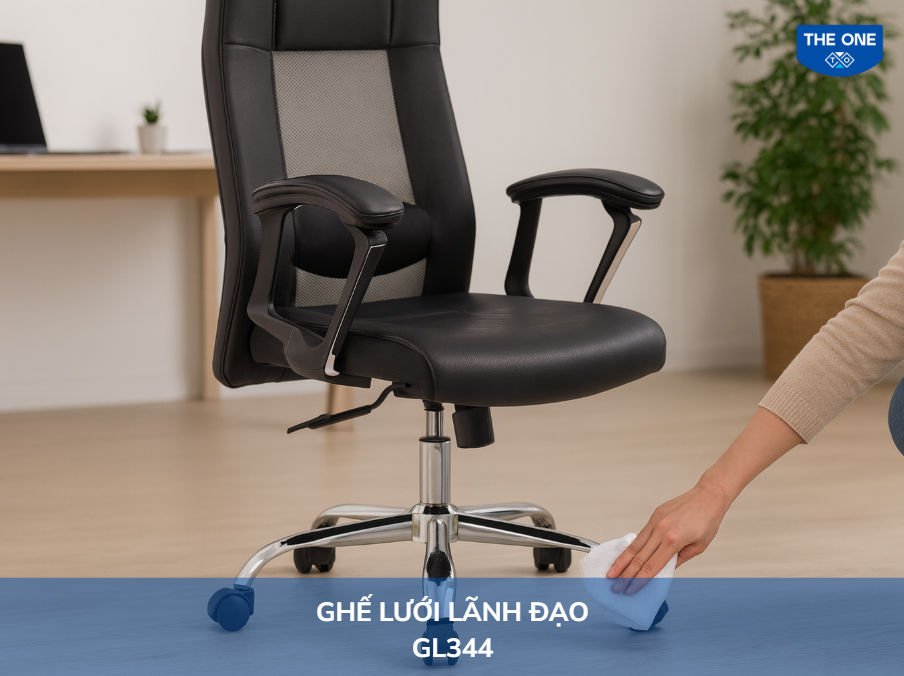 Dùng khăn mềm lau sạch bề mặt các bộ phận như tay ghế, chân ghế, khung ghế