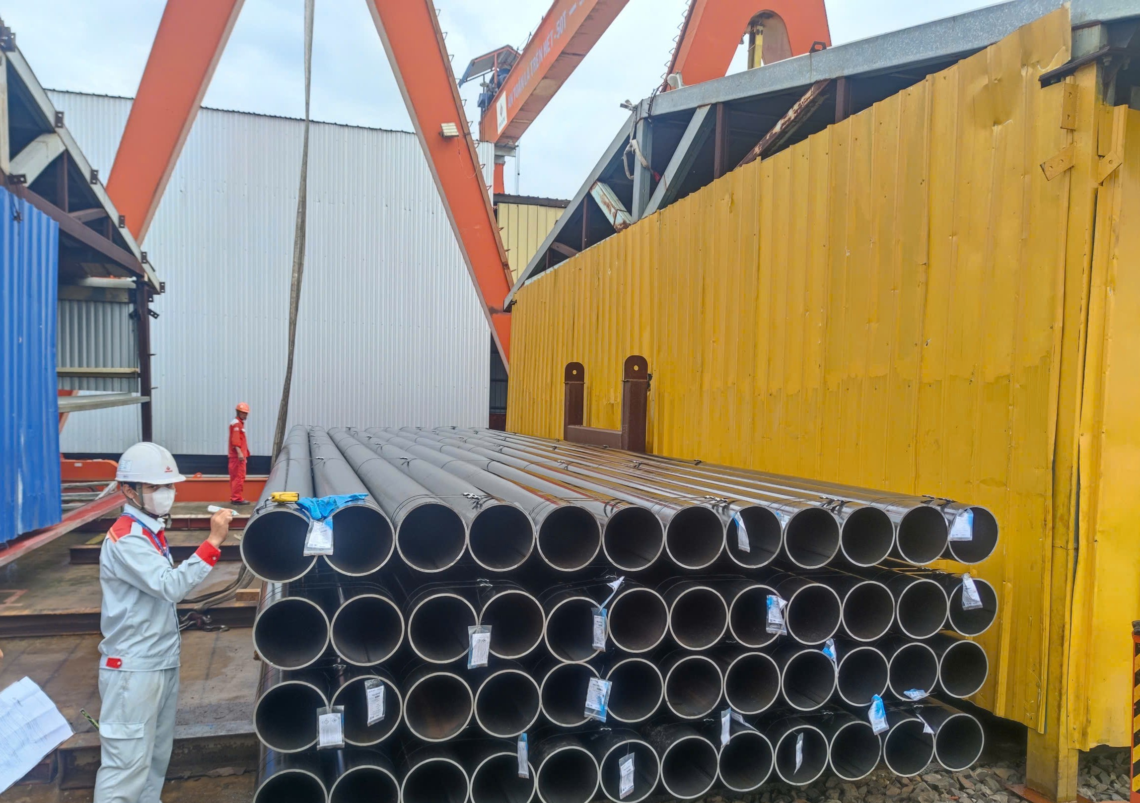 1-don-hang-da-apec-phu-quoc-ong-273-0x8-74x12m-giao-cong-ty-dai-dung-23