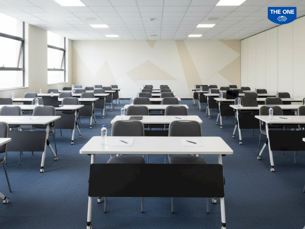 Bàn hội trường Nội thất The One được thiết kế đa dạng để phù hợp với nhiều văn phòng.