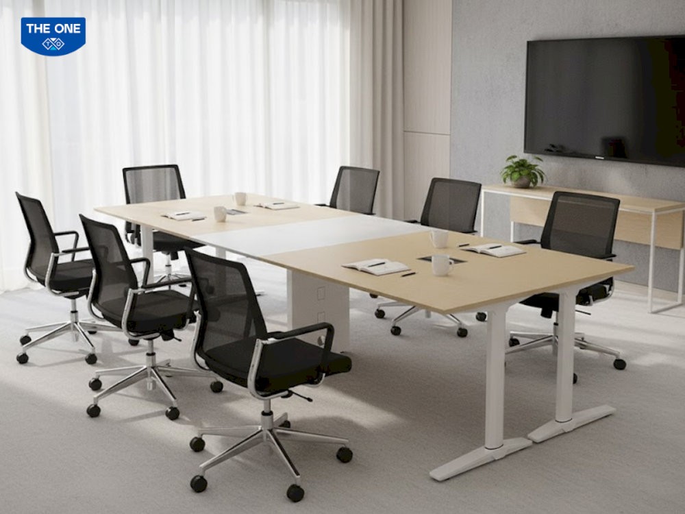 Mẫu bàn họp chân sắt là lựa chọn kinh tế, phù hợp cho phòng họp chung hoặc ngân sách giới hạn.