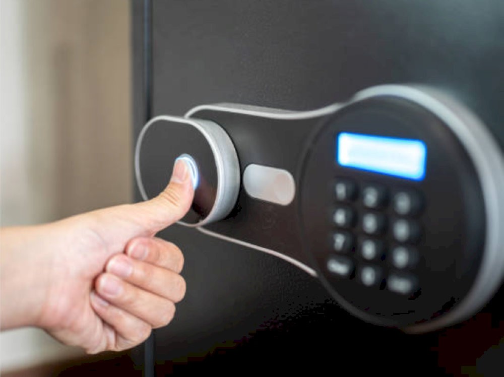 Đặt ngón tay lên cảm biến trong vài giây cho đến khi đèn báo sáng hoặc nghe tiếng “bíp” (Nguồn: Internet)