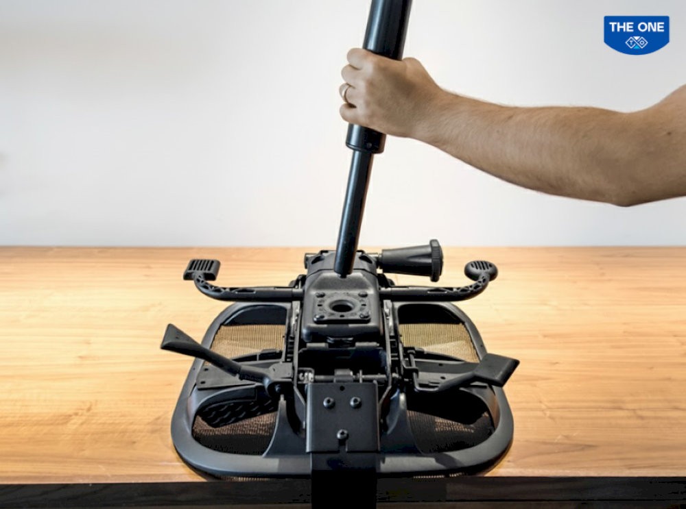 cach-thao-ghe-xoay-van-phong-2-4-buoc-4-thao-piston-04