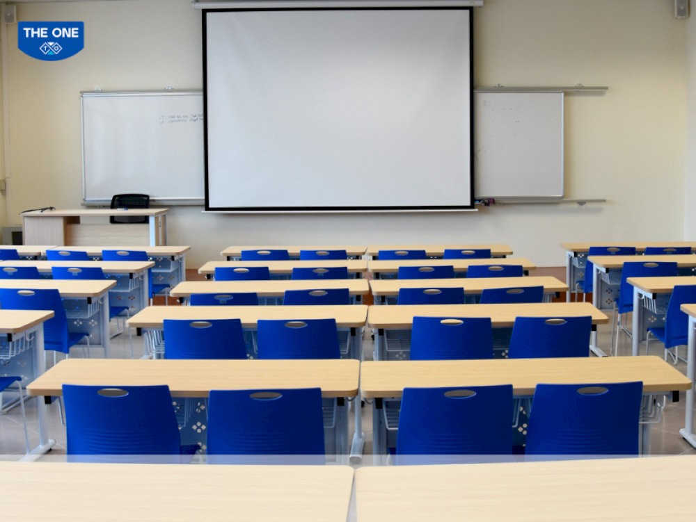 Mô hình truyền thống theo hàng phù hợp với bài giảng trực tiếp, học sinh ngồi theo hàng dọc, hướng về bảng.