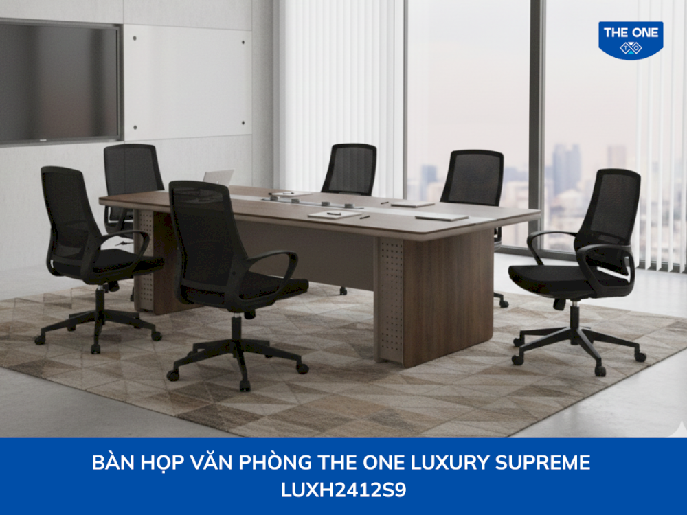 Bàn họp văn phòng tích hợp lỗ đi dây điện, mang lại sự tiện nghi tối đa cho các buổi họp.