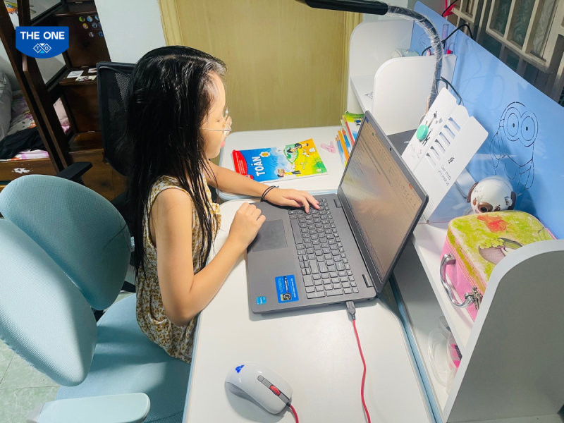 Hiệu số chiều cao giữa mặt bàn và mặt ghế nên duy trì từ 25 - 30 cm