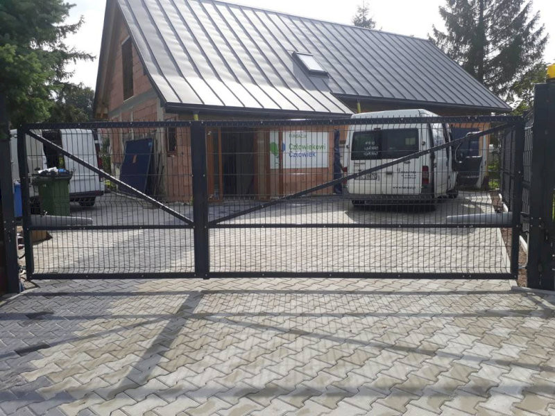 kich-thuoc-cong-nha-phong-thuy-2-2-cong-2-canh-lech-03