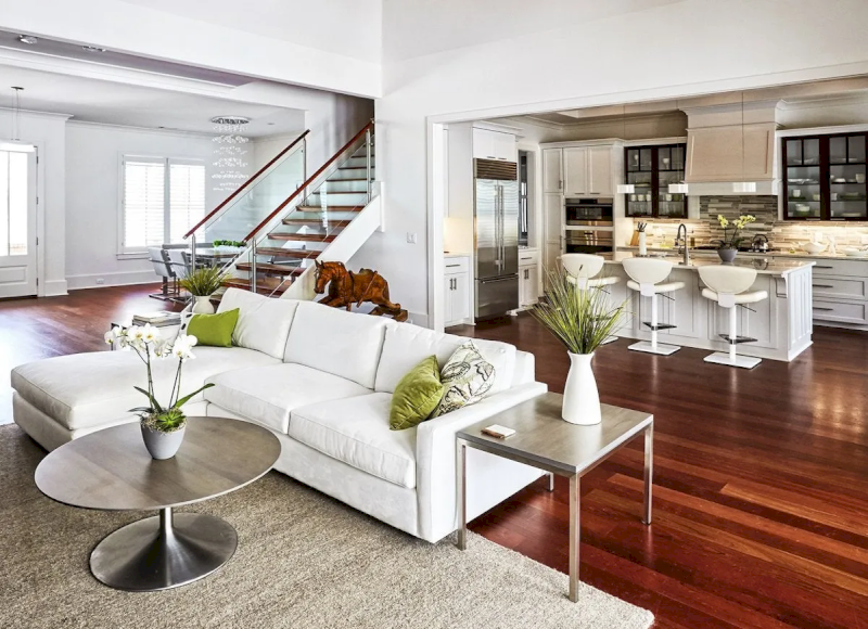 Tầng 1 gồm phòng khách, bếp ăn liên thông và phòng ngủ phụ, tạo không gian tiện nghi cho sinh hoạt chung (Nguồn ảnh: Internet)