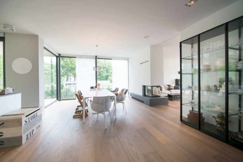 Tầng 1 là nơi sinh hoạt chung giúp các thành viên kết nối và tận hưởng không gian rộng rãi (Nguồn ảnh: Internet)