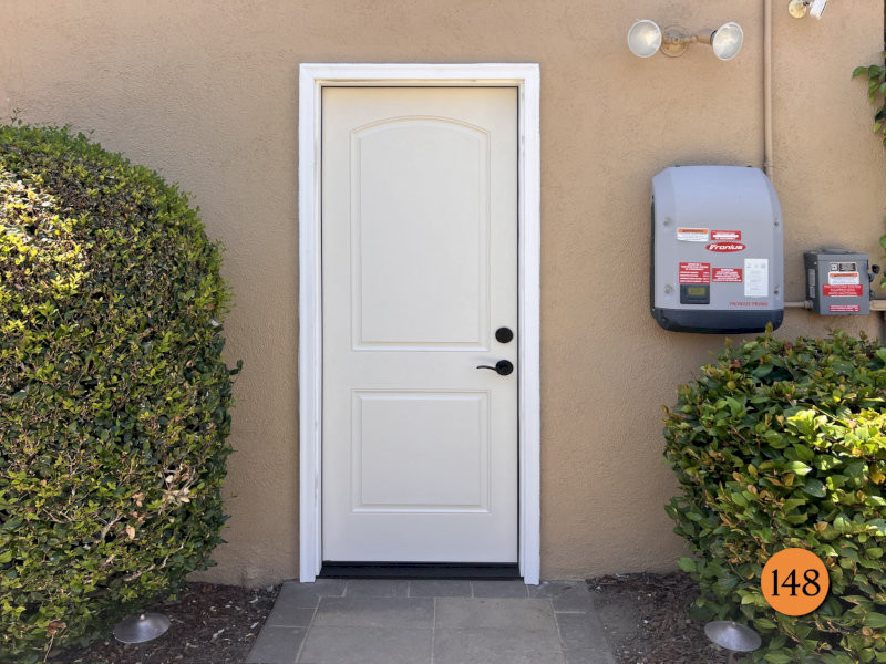 mo-cua-ben-hong-nha-theo-phong-thuy-1-2-1-tot-neu-cua-hong-la-cua-phu-ho-tro-cua-chinh-02