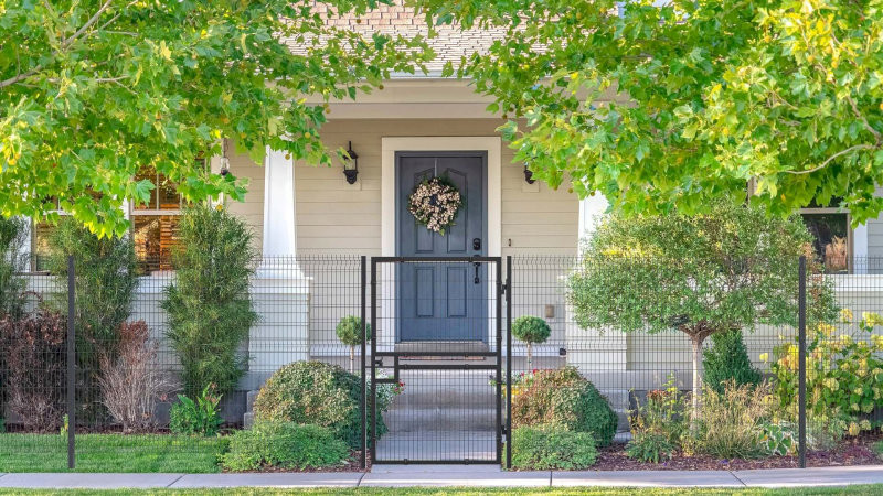 phong-thuy-cong-nha-va-cua-chinh-2-2-kich-hoat-cung-tai-loc-tai-loi-vao-07