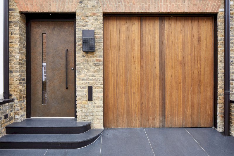 phong-thuy-cong-nha-va-cua-chinh-2-3-cai-thien-tham-my-va-ve-sinh-08