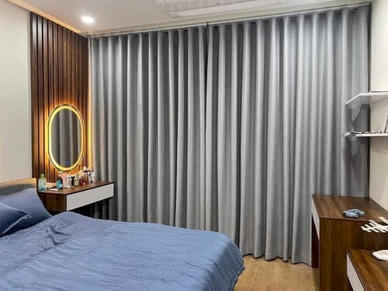 Sử dụng rèm quây quanh giường để triệt tiêu hoàn toàn sự phản chiếu ánh sáng và hình ảnh. (Nguồn: Internet)