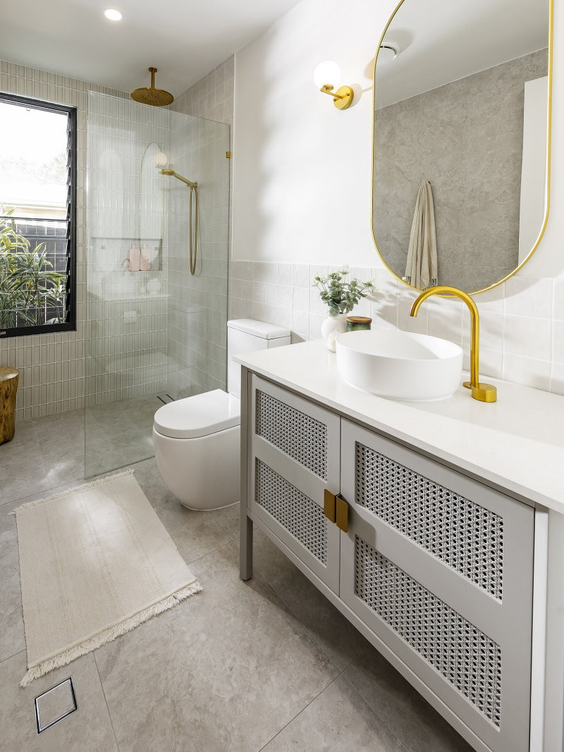 Ánh sáng nhân tạo kết hợp gương lớn giúp không gian hiện đại, tinh tế hơn. (Nguồn: Internet)