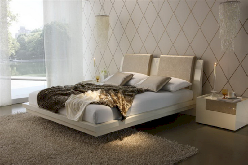 Dùng một tấm thảm trải sàn lớn dưới chân giường để 