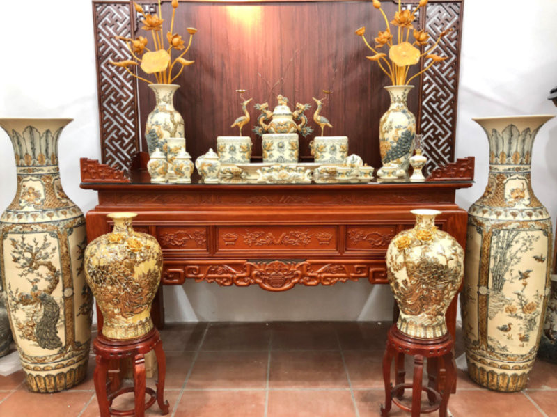 Lưu ý xử lý ban thờ cũ trước khi di chuyển ban thờ mới vào. (Nguồn: Internet)