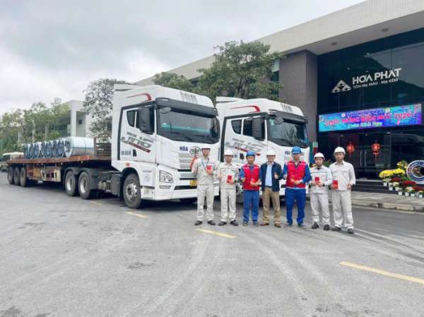 Hoa Phat kicks off 2026 with busy shipments across factories and farms