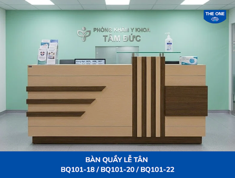 Mẫu quầy lễ tân chữ I với mặt kính dễ vệ sinh, phù hợp môi trường y tế